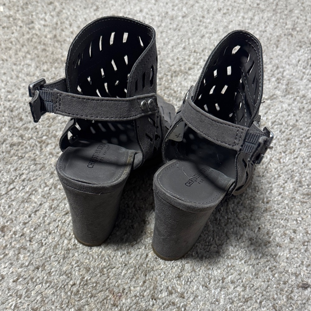 Size 7 Cutout Gray Block Heel Sandals - Picture 4 of 5